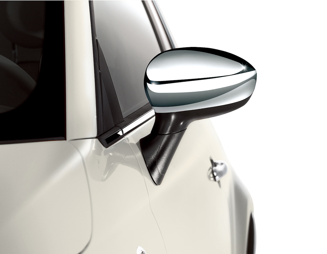 「【新車】フィアット初採用の新色アイボリーに加え、電動サンルーフを備えたお得な限定車「フィアット500プーラ」」の7枚目の画像