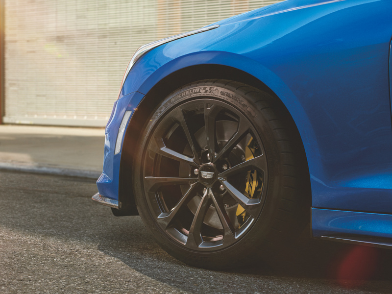 「【新車】レーシングモデル直系のキャデラック「ATS-V VECTOR BLUE SPECIAL」が5台限定でデビュー」の3枚目の画像