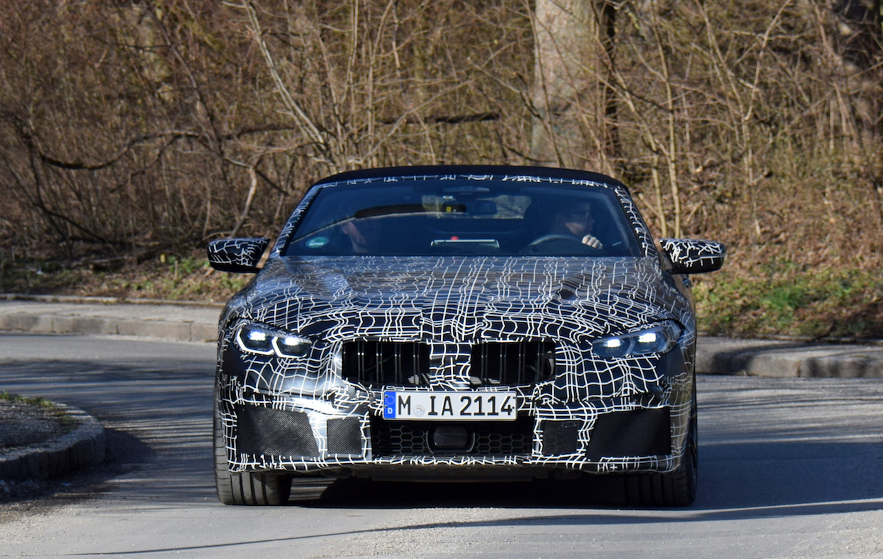 「BMW最強オープン「M8カブリオレ」をキャッチ！V12モデルも準備OK」の1枚目の画像