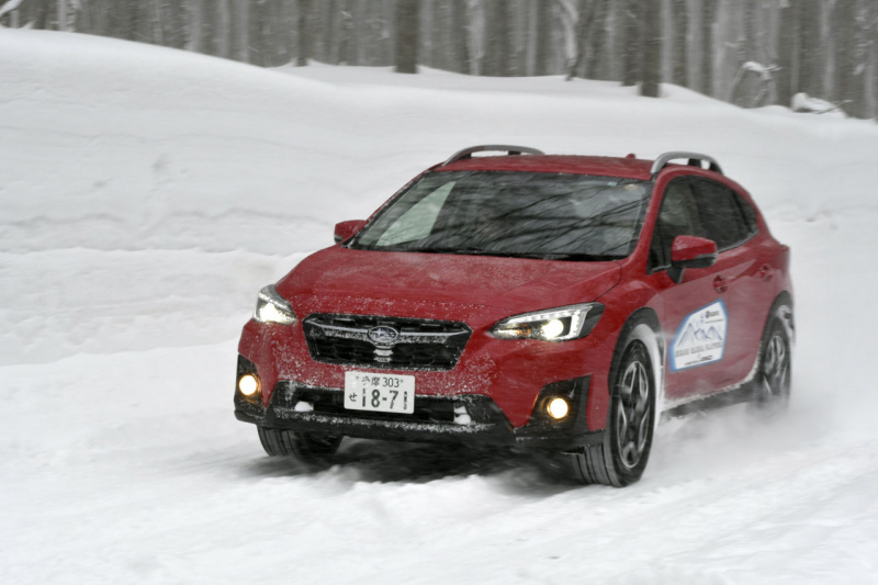 「【スバル・XV雪道試乗】SUVのスタイリングは伊達じゃない。雪道で発揮されるその実力」の1枚目の画像
