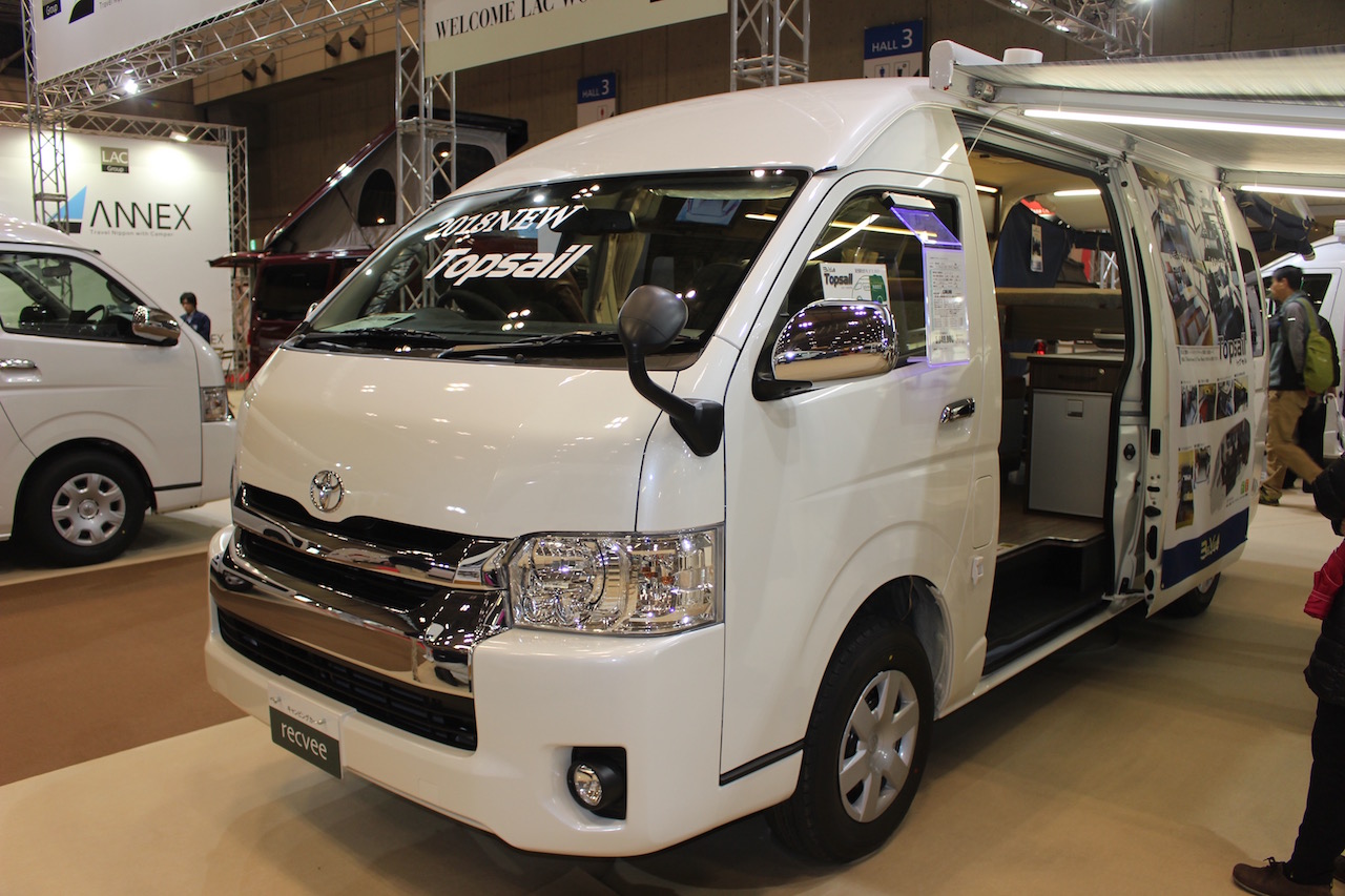 Japanキャンピングカーショー18 現在の一番人気は バンコン 最新の人気モデル レクビィtopsail をチェック Clicccar Com