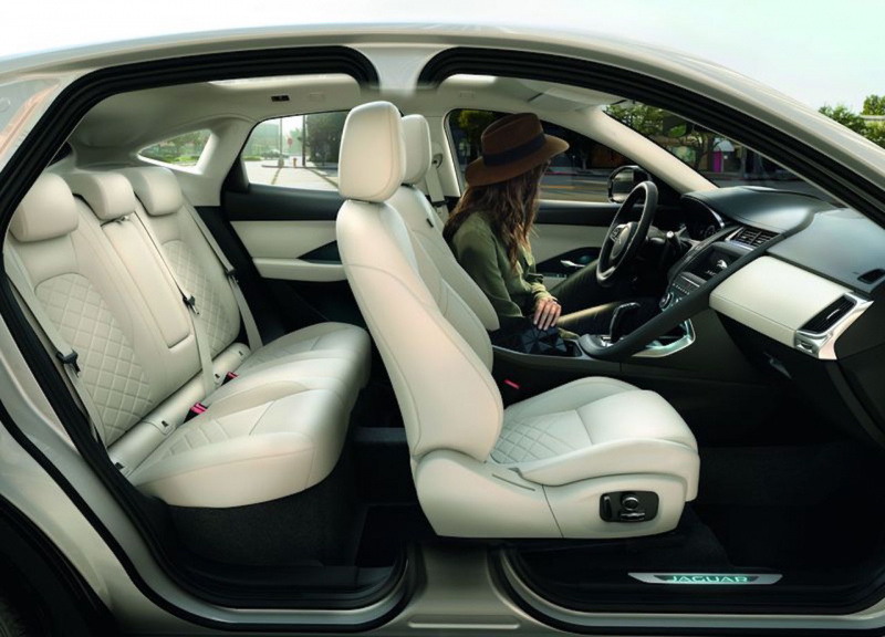 「【新車】4,510,000円〜という戦略的値付けのジャガーの新型コンパクトSUV「E-PACE」のライバルは？」の4枚目の画像