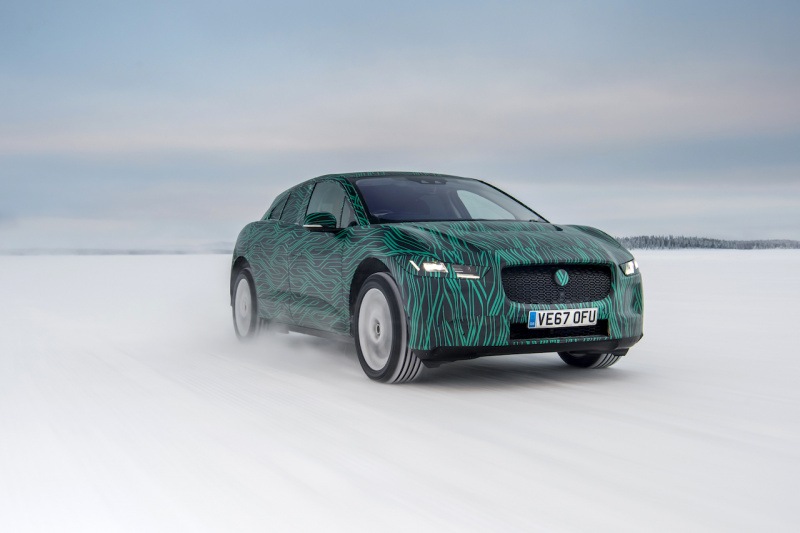 「【ジュネーブモーターショー2018】ジャガー初の電動SUV「I-PACE」の極寒テスト風景を公開」の4枚目の画像