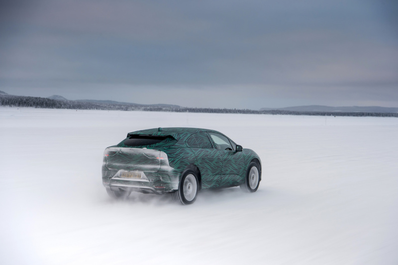 「【ジュネーブモーターショー2018】ジャガー初の電動SUV「I-PACE」の極寒テスト風景を公開」の5枚目の画像
