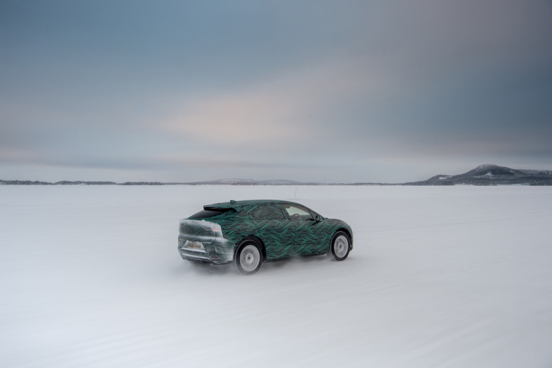 「【ジュネーブモーターショー2018】ジャガー初の電動SUV「I-PACE」の極寒テスト風景を公開」の9枚目の画像