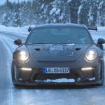 これが最後のNAエンジンのポルシェ!? 911 GT3 RS新型、フルヌードで佇む！ - Porsche 911 GT3 RS Facelift (1)