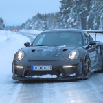 これが最後のNAエンジンのポルシェ!? 911 GT3 RS新型、フルヌードで佇む！ - Porsche 911 GT3 RS Facelift (2)