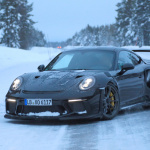 これが最後のNAエンジンのポルシェ!? 911 GT3 RS新型、フルヌードで佇む！ - Porsche 911 GT3 RS Facelift (3)