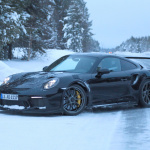 これが最後のNAエンジンのポルシェ!? 911 GT3 RS新型、フルヌードで佇む！ - Porsche 911 GT3 RS Facelift (4)