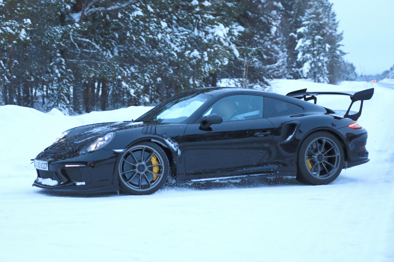 「これが最後のNAエンジンのポルシェ!? 911 GT3 RS新型、フルヌードで佇む！」の5枚目の画像