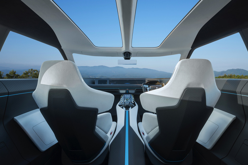 「2019年モデルのアウトランダーPHEVが登場する三菱自動車は「e-EVOLUTION CONCEPT」を欧州初披露【ジュネーブモーターショー2018】」の4枚目の画像