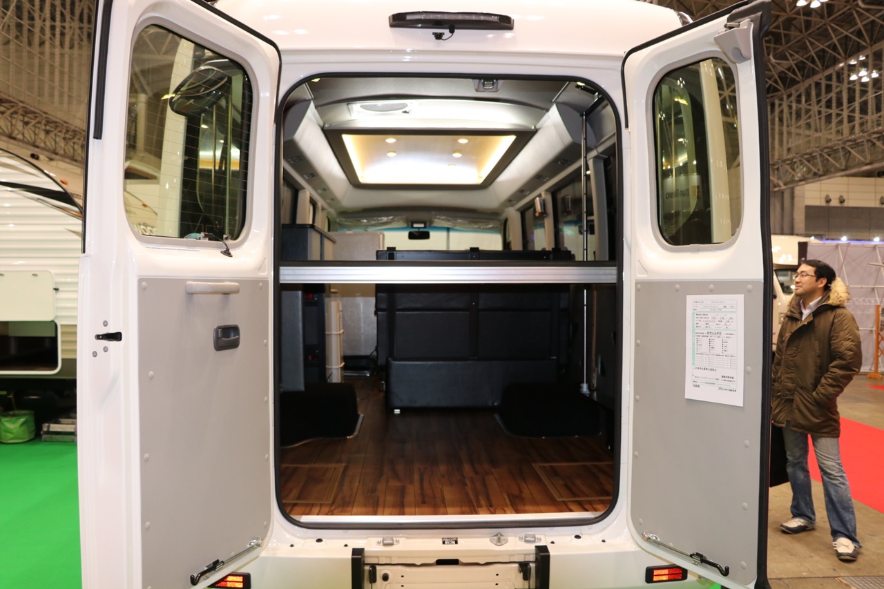 豪華さ と ゆとり コースターベースの2台のバスコンモデル Japanキャンピングカーショー18 Clicccar Com