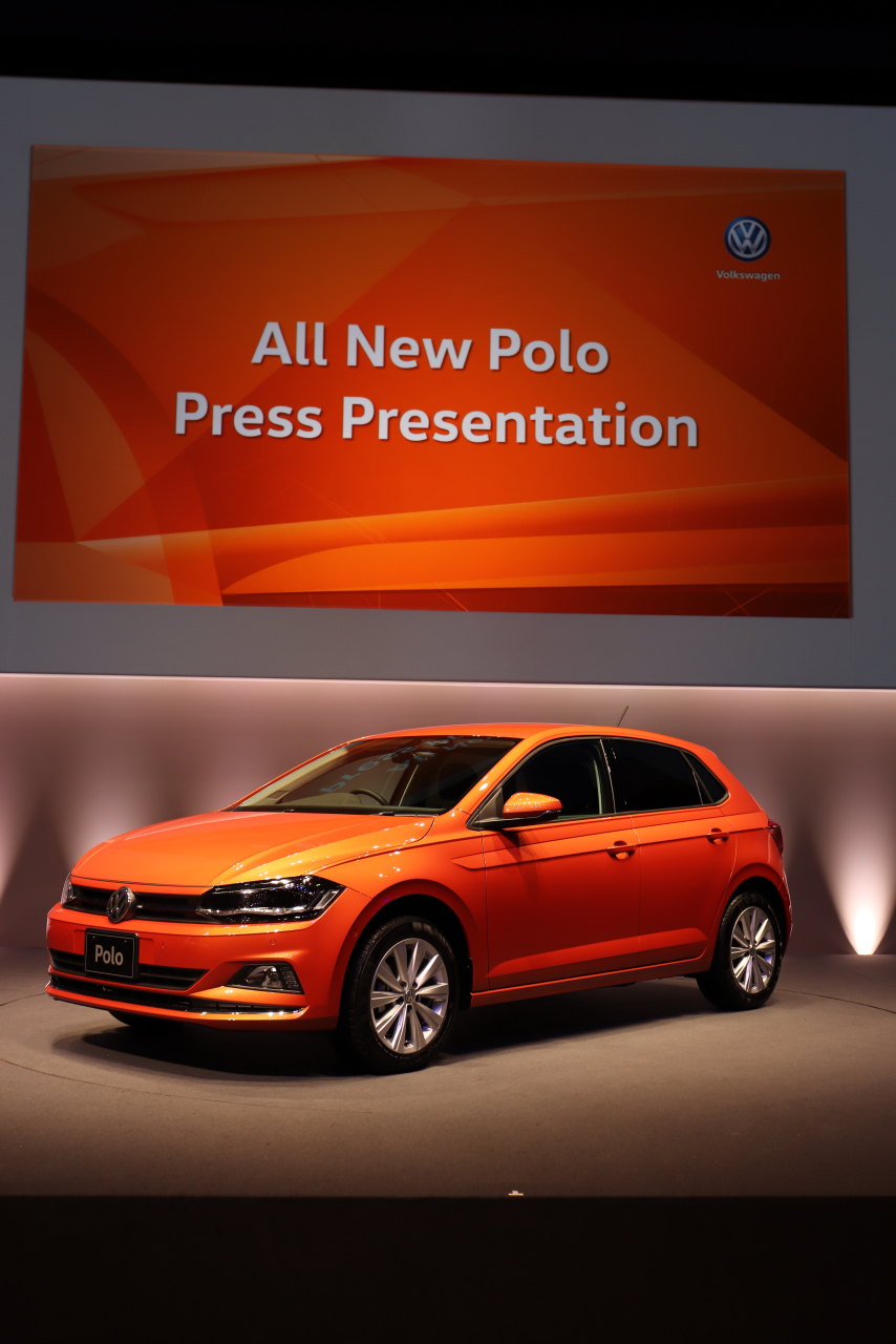 1803vw Polo 008 画像 新車 身長190cmのサッシャさんも大きくなった新型 Vw ポロなら快適 Clicccar Com