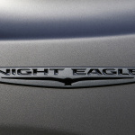 【新車】グロスブラックのクールな雰囲気と充実装備が自慢の「チェロキー・ナイトイーグル」が80台限定で登場 - 6_Nighte_badge_HD