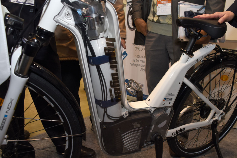 「世界初の「量産型」水素自転車は1分の充填で100km走行可能」の2枚目の画像