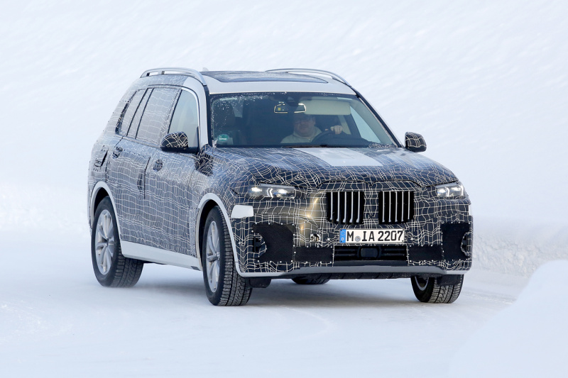 「BMW初の標準7人乗りSUV「X7」は11月ワールドデビュー？」の2枚目の画像