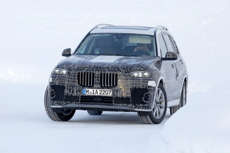 「BMW初の標準7人乗りSUV「X7」は11月ワールドデビュー？」の3枚目の画像