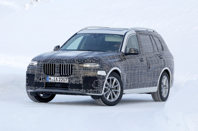 「BMW初の標準7人乗りSUV「X7」は11月ワールドデビュー？」の4枚目の画像
