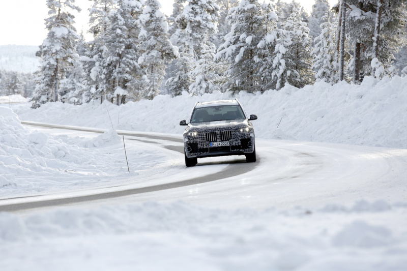 「BMW初の標準7人乗りSUV「X7」は11月ワールドデビュー？」の13枚目の画像