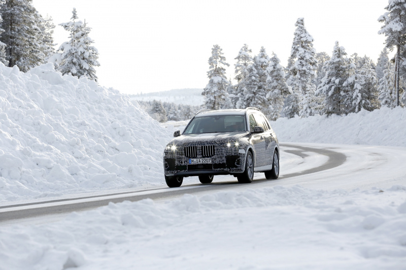 「BMW初の標準7人乗りSUV「X7」は11月ワールドデビュー？」の15枚目の画像