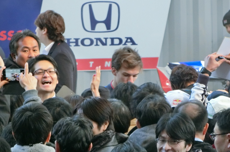 「【Red Bull Toro Rosso Honda DAY in TOKYOレポート】トロロッソのファクトリーで行われた日本の文化を知るための研修とは？」の16枚目の画像