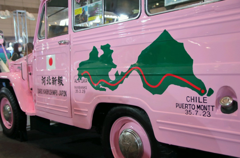 「ピンクのクラウンならぬピンクのランクルが昭和35年にアメリカ大陸を縦断。アラスカからチリまで、夢を乗せて走った」の2枚目の画像