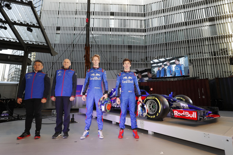 「【Red Bull Toro Rosso Honda DAY in TOKYOレポート】トロロッソのファクトリーで行われた日本の文化を知るための研修とは？」の18枚目の画像