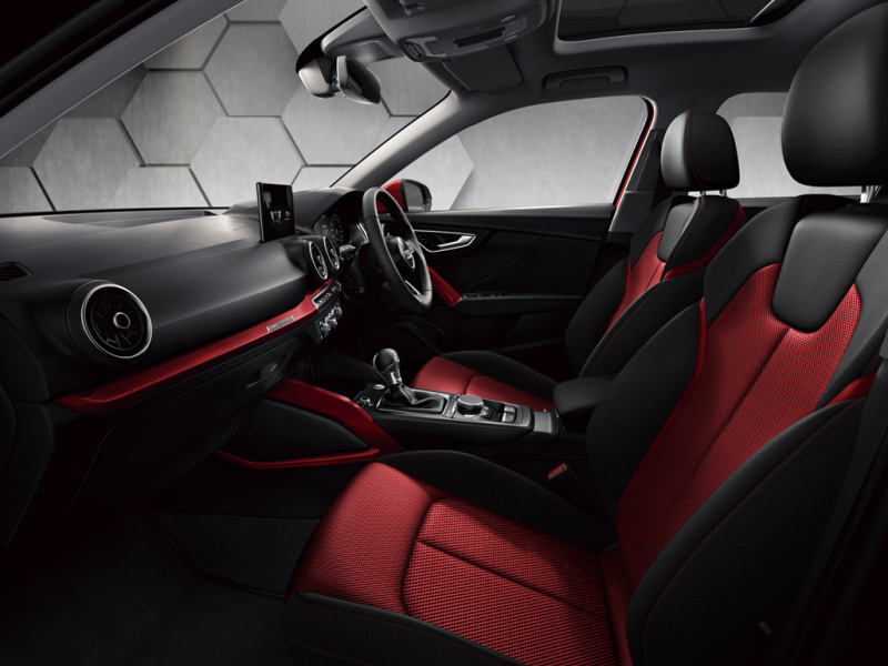 「【新車】アウディ・Q2にデビュー1周年記念の「Audi Q2 #anniversary limited」が登場」の1枚目の画像