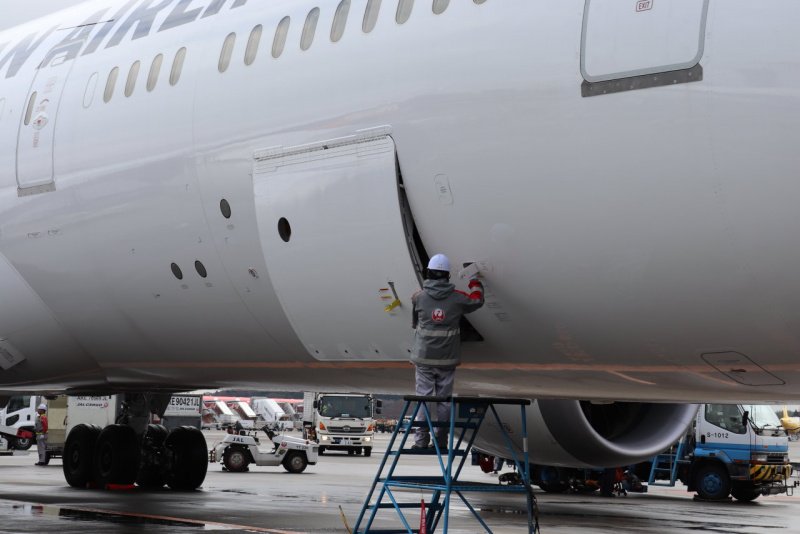 「飛行機でクルマを運ぶ時の注意点は？〜SUBARU「WRX STI NBR CHALLENGE」ニュルヘ旅立つ」の9枚目の画像