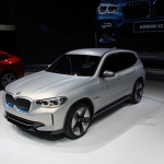 中国生産に意味あり！ BMWが公開した「第3のiモデル」iX3は、2020年市販予定【北京モーターショー2018】 - AUTOCHINA2018_c_088