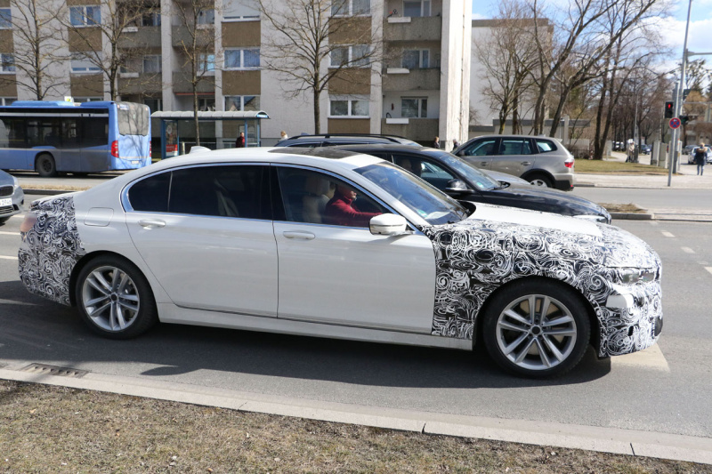 「新型はロールスロイス顔!? BMW・7シリーズ改良型の「M」モデルを接写」の5枚目の画像
