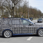「デビューは11月か？ BMW新型SUV「X7」のデジタルコックピットを激写！」の12枚目の画像ギャラリーへのリンク