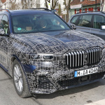 デビューは11月か？ BMW新型SUV「X7」のデジタルコックピットを激写！ - BMW X7 Inside Out 3