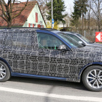 デビューは11月か？ BMW新型SUV「X7」のデジタルコックピットを激写！ - BMW X7 Inside Out 5