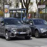 「デビューは11月か？ BMW新型SUV「X7」のデジタルコックピットを激写！」の9枚目の画像ギャラリーへのリンク