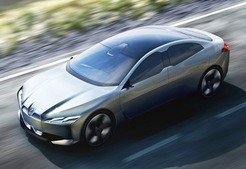 「BMWの流麗EVクーペ「i4」、第5世代「eDrive」テクノロジー投入で最大航続距離が700kmに」の1枚目の画像