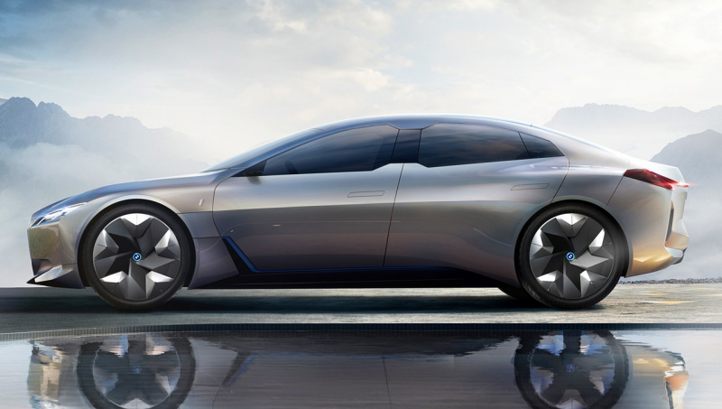 「BMWの流麗EVクーペ「i4」、第5世代「eDrive」テクノロジー投入で最大航続距離が700kmに」の5枚目の画像