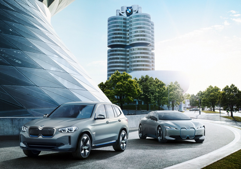 「BMWがピュアEV「iX3」のコンセプトモデルを公開。2020年発売予定 【北京モーターショー2018】」の1枚目の画像