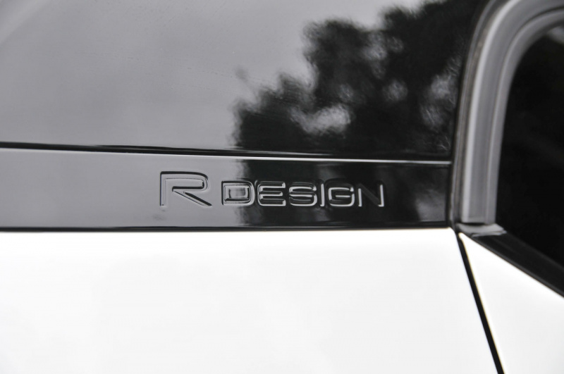 「【ボルボ・XC40 AWD Rデザイン試乗】新しいプラットフォームを採用し、日本車のようにきめ細かく使い勝手を追求した意欲的な一台」の5枚目の画像