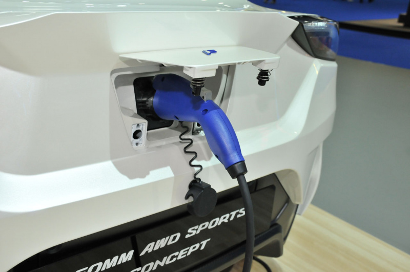 「日本発の小型EV・フォムが発売を開始。ガルウイング＆4WDのコンセプトモデルは注目度バツグン【バンコク・モーターショー2018】」の3枚目の画像