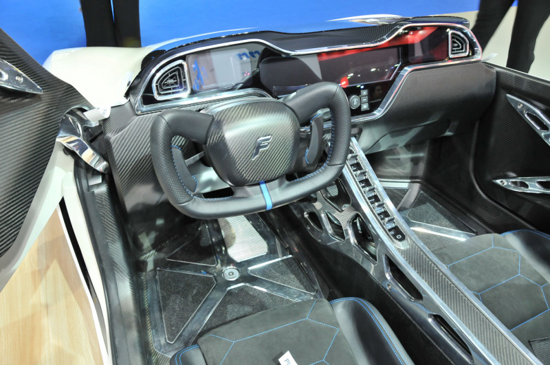 「日本発の小型EV・フォムが発売を開始。ガルウイング＆4WDのコンセプトモデルは注目度バツグン【バンコク・モーターショー2018】」の5枚目の画像