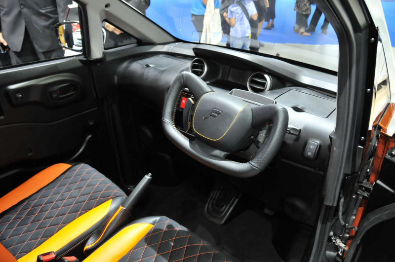 「日本発の小型EV・フォムが発売を開始。ガルウイング＆4WDのコンセプトモデルは注目度バツグン【バンコク・モーターショー2018】」の9枚目の画像