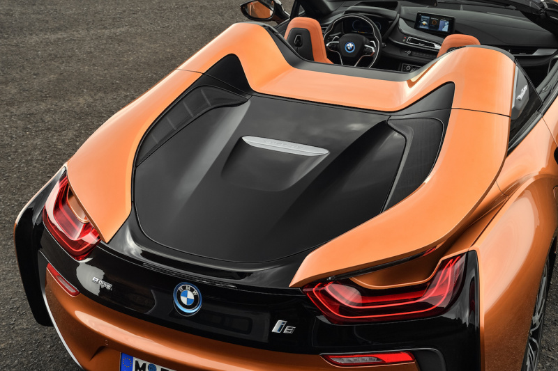 「【新車】BMW i8がマイナーチェンジ。システム出力をアップし、オープンモデルの「i8ロードスター」を追加」の14枚目の画像