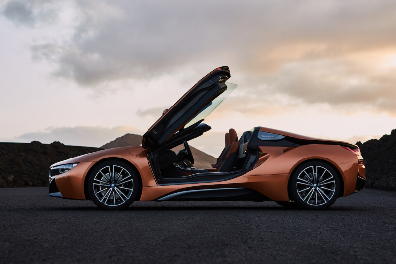 「【新車】BMW i8がマイナーチェンジ。システム出力をアップし、オープンモデルの「i8ロードスター」を追加」の9枚目の画像