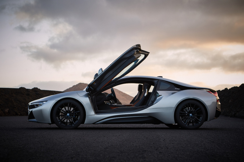 「【新車】BMW i8がマイナーチェンジ。システム出力をアップし、オープンモデルの「i8ロードスター」を追加」の2枚目の画像