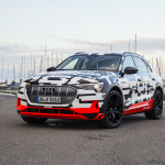 【新車】アウディ初の完全EVは徹底的に空力性能をアップ。ドアミラーのカメラ化、自動車高調整までも導入 - The Audi e-tron prototype in Geneva