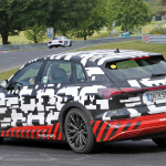 アウディのEV攻勢が始まる!? 「e-tron」市販型がニュルで最終テスト - Audi E-Tron Quattro 7