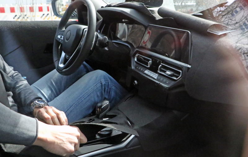 「BMW・3シリーズ次期型は新世代デジタルコックピットを装備。2種類のハイブリッドも設定」の1枚目の画像