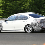 発売は2019年。BMW・7シリーズ改良型、新しいテールライトを灯してニュルを激走 - BMW 7series Facelift (5)