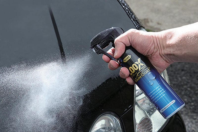 洗車後にスプレーして拭き取るだけで驚きの水弾き 流撥水 コートを実現 用品テスト Kure Loox Rain Coat Clicccar Com